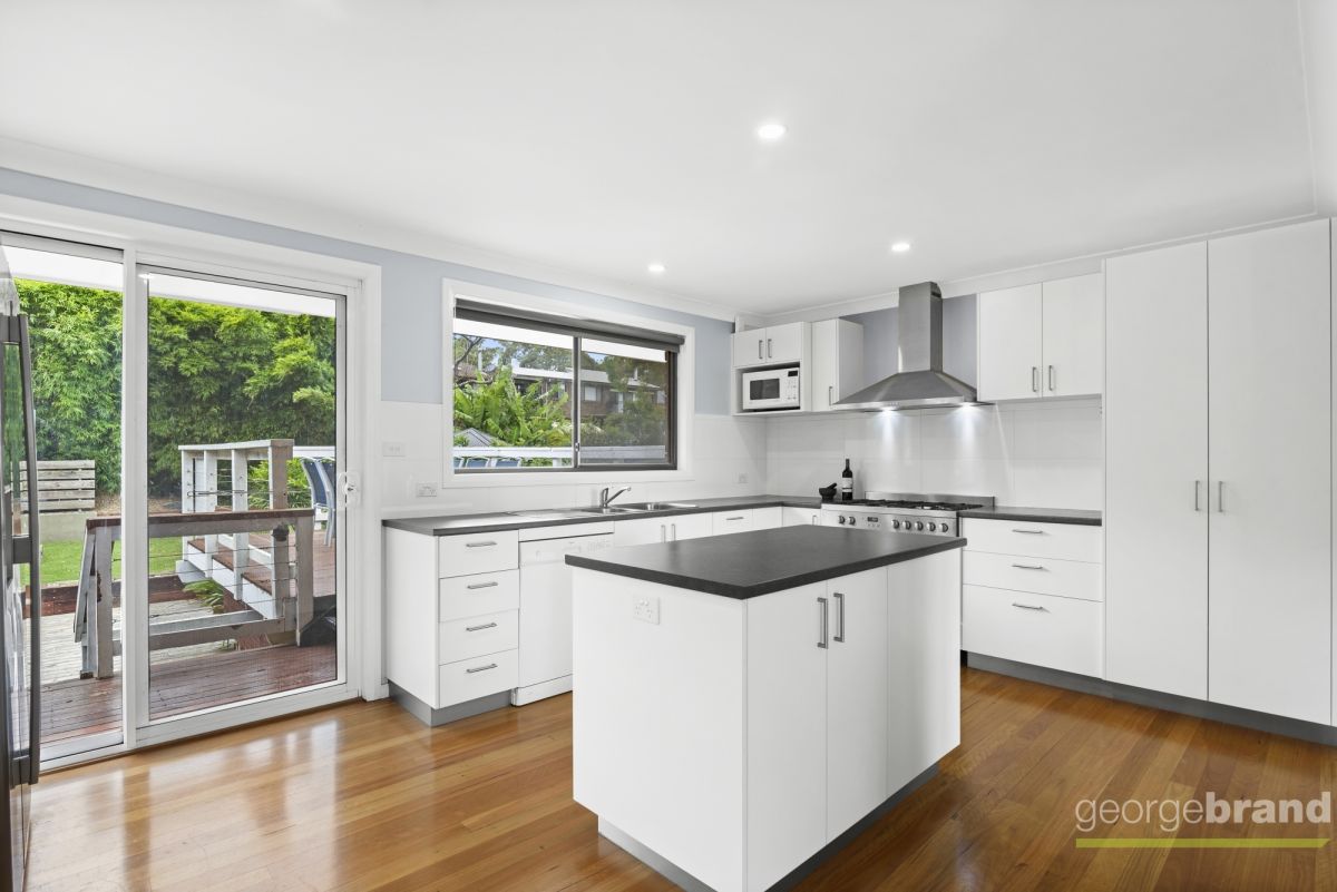 Bateau Bay House EAST BATEAU BAY 1,080,000