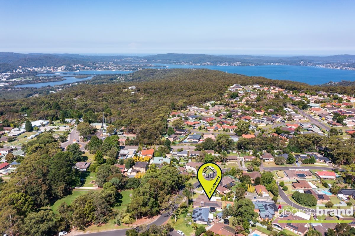  Real Estate: Superb Family Home with Pool