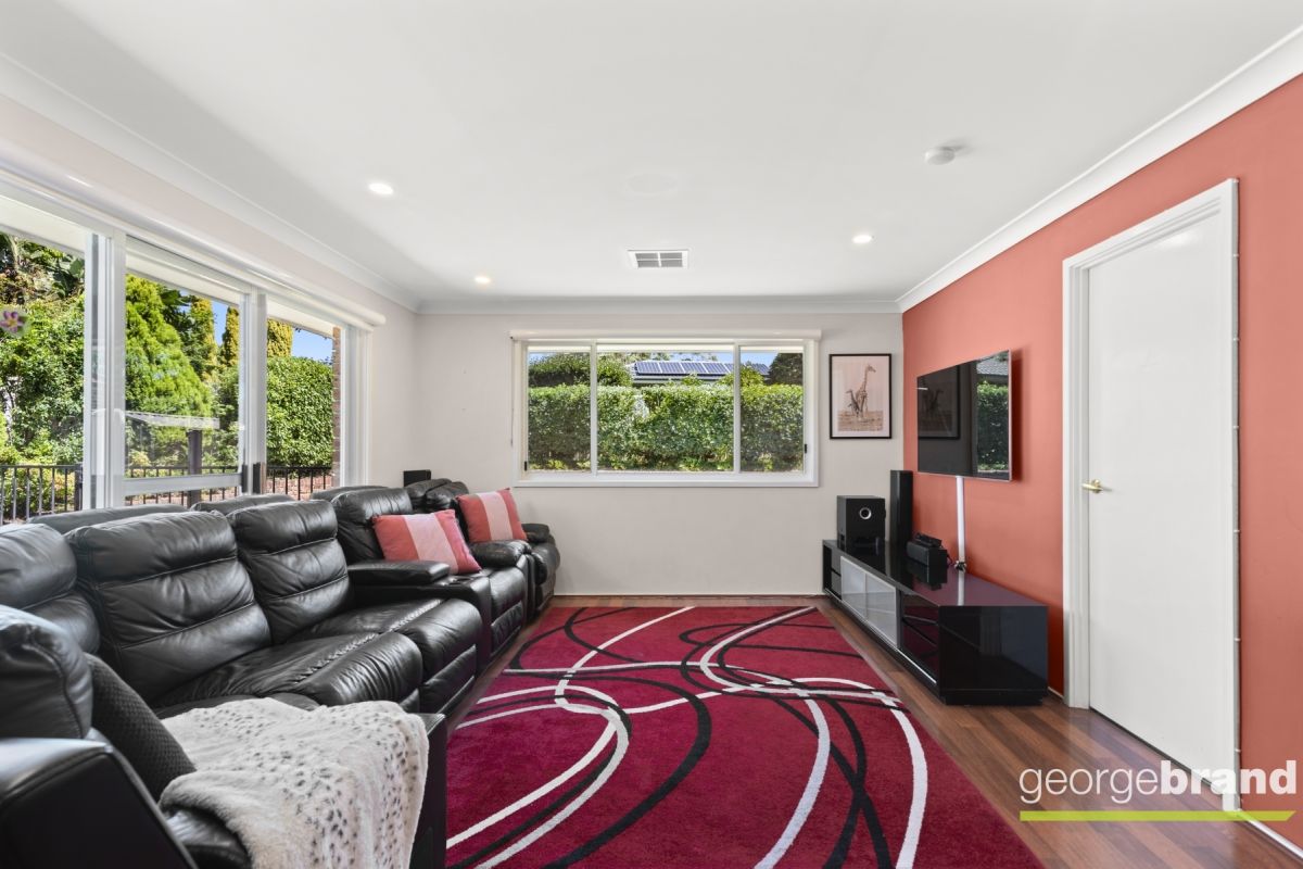  Real Estate: Superb Family Home with Pool