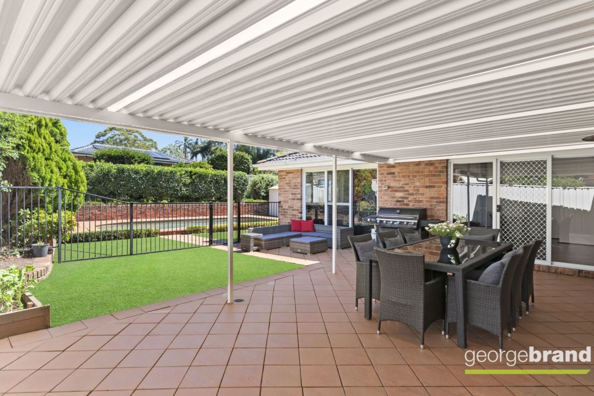  Real Estate: Superb Family Home with Pool