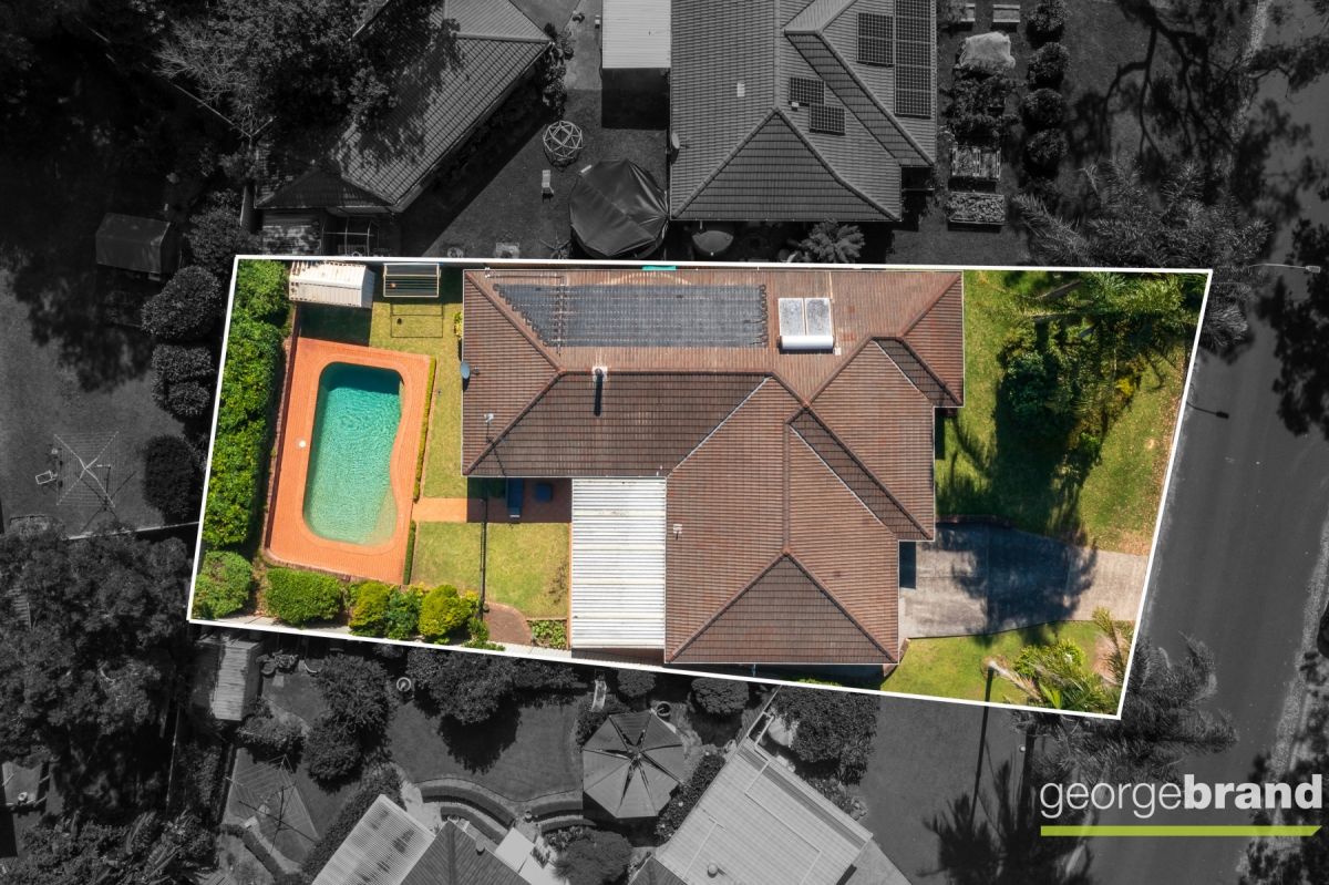  Real Estate: Superb Family Home with Pool