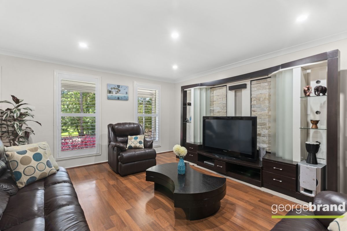  Real Estate: Superb Family Home with Pool