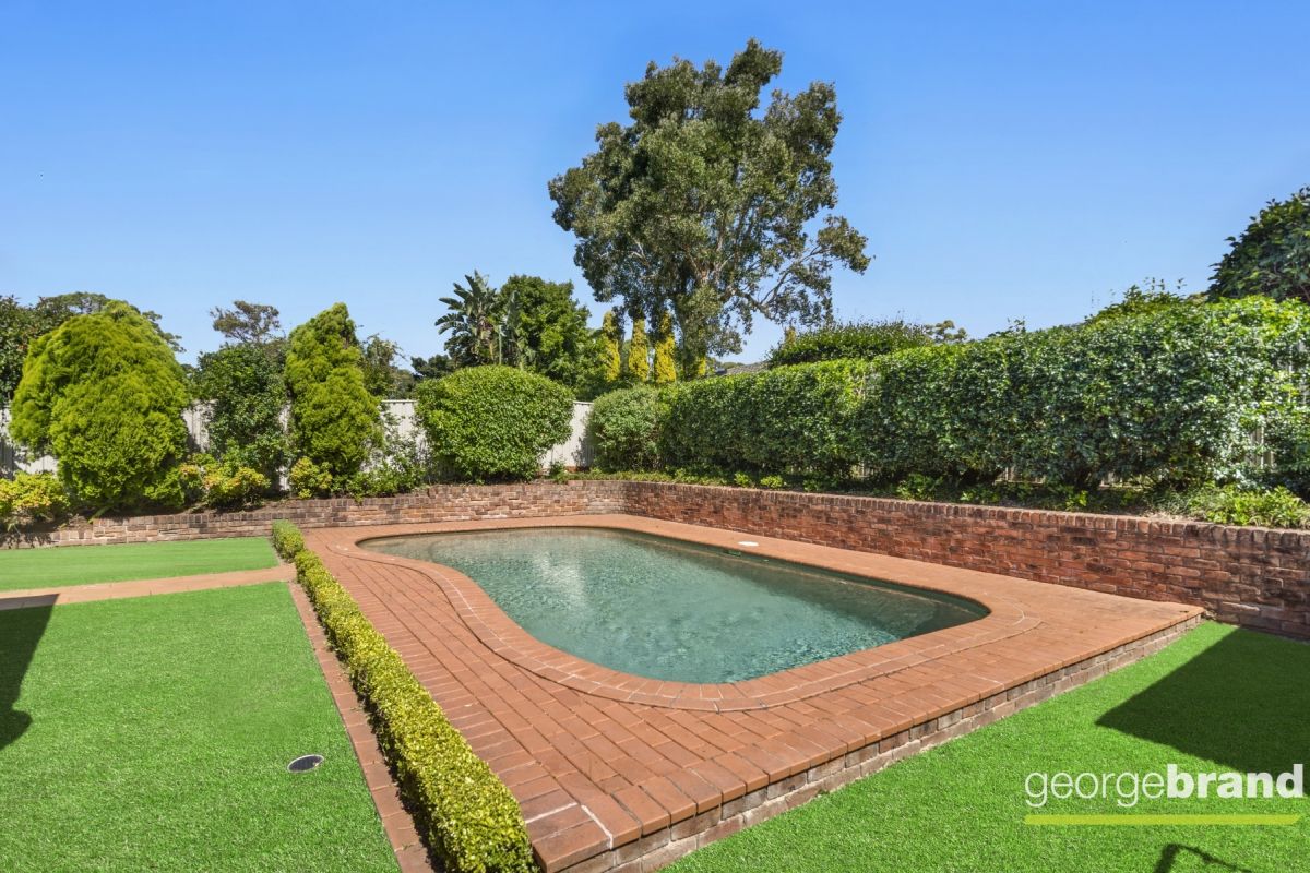  Real Estate: Superb Family Home with Pool